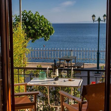 Notos Sea Front Apartment Glossa Buitenkant foto