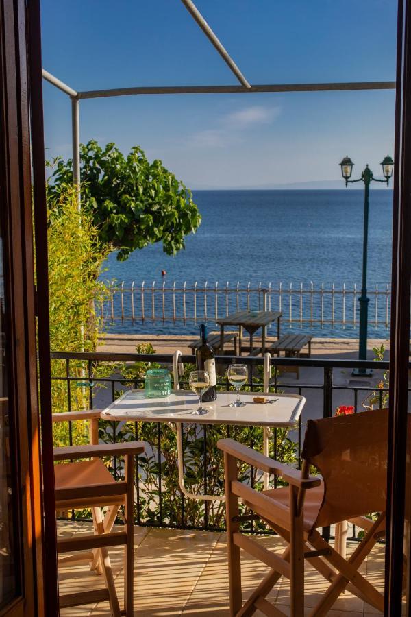 Notos Sea Front Apartment Glossa Buitenkant foto