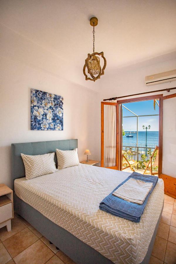 Notos Sea Front Apartment Glossa Buitenkant foto