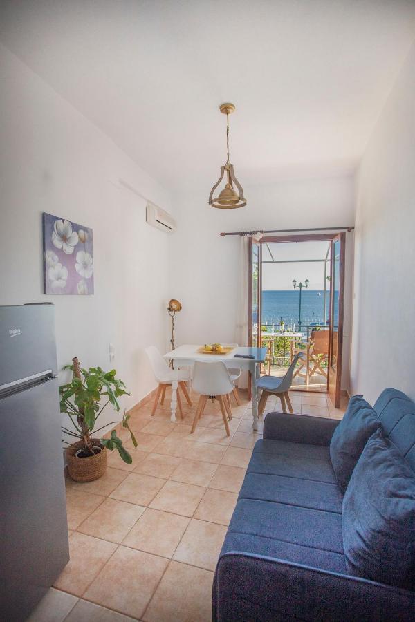 Notos Sea Front Apartment Glossa Buitenkant foto