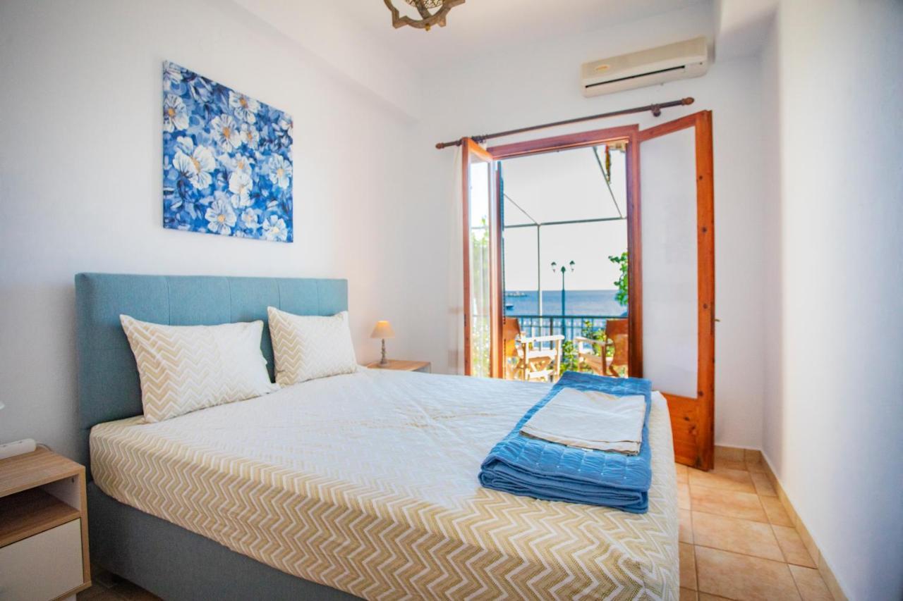 Notos Sea Front Apartment Glossa Buitenkant foto